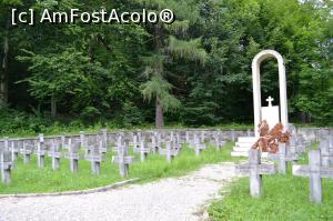 [P05] Cimitirul eroilor Sinaia » foto by AZE
 - 
<span class="allrVoted glyphicon glyphicon-heart hidden" id="av1001931"></span>
<a class="m-l-10 hidden" id="sv1001931" onclick="voting_Foto_DelVot(,1001931,3677)" role="button">șterge vot <span class="glyphicon glyphicon-remove"></span></a>
<a id="v91001931" class=" c-red"  onclick="voting_Foto_SetVot(1001931)" role="button"><span class="glyphicon glyphicon-heart-empty"></span> <b>LIKE</b> = Votează poza</a> <img class="hidden"  id="f1001931W9" src="/imagini/loader.gif" border="0" /><span class="AjErrMes hidden" id="e1001931ErM"></span>