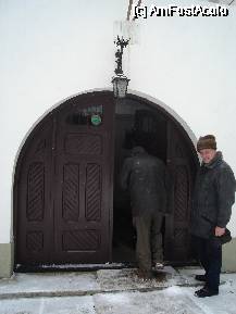 [P64] Casa memorială G. Enescu- la intrare » foto by mirelopodu*
 - 
<span class="allrVoted glyphicon glyphicon-heart hidden" id="av57922"></span>
<a class="m-l-10 hidden" id="sv57922" onclick="voting_Foto_DelVot(,57922,3677)" role="button">șterge vot <span class="glyphicon glyphicon-remove"></span></a>
<a id="v957922" class=" c-red"  onclick="voting_Foto_SetVot(57922)" role="button"><span class="glyphicon glyphicon-heart-empty"></span> <b>LIKE</b> = Votează poza</a> <img class="hidden"  id="f57922W9" src="/imagini/loader.gif" border="0" /><span class="AjErrMes hidden" id="e57922ErM"></span>