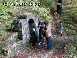 [P14] Un weekend la Sinaia. Si aici avem izvorul unde am umplut cu apa rece si curate toate sticlele si sticlutele gasite prin masina :)  » foto by vega06
 - 
<span class="allrVoted glyphicon glyphicon-heart hidden" id="av724672"></span>
<a class="m-l-10 hidden" id="sv724672" onclick="voting_Foto_DelVot(,724672,3677)" role="button">șterge vot <span class="glyphicon glyphicon-remove"></span></a>
<a id="v9724672" class=" c-red"  onclick="voting_Foto_SetVot(724672)" role="button"><span class="glyphicon glyphicon-heart-empty"></span> <b>LIKE</b> = Votează poza</a> <img class="hidden"  id="f724672W9" src="/imagini/loader.gif" border="0" /><span class="AjErrMes hidden" id="e724672ErM"></span>