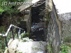 [P39] Un weekend la Sinaia. Si cam ce depozit de gunoaie ajunsese acel WC de langa parcare. Oribil asa ceva... Si asta unde ? La munte si intr-un peisaj minunat... :(((( » foto by vega06
 - 
<span class="allrVoted glyphicon glyphicon-heart hidden" id="av724722"></span>
<a class="m-l-10 hidden" id="sv724722" onclick="voting_Foto_DelVot(,724722,3677)" role="button">șterge vot <span class="glyphicon glyphicon-remove"></span></a>
<a id="v9724722" class=" c-red"  onclick="voting_Foto_SetVot(724722)" role="button"><span class="glyphicon glyphicon-heart-empty"></span> <b>LIKE</b> = Votează poza</a> <img class="hidden"  id="f724722W9" src="/imagini/loader.gif" border="0" /><span class="AjErrMes hidden" id="e724722ErM"></span>