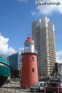 [P24] Farul (vechi) alaturi de un bloc ultra-modern din portul Rotterdam-ului » foto by ileanaxperta*
 - 
<span class="allrVoted glyphicon glyphicon-heart hidden" id="av171759"></span>
<a class="m-l-10 hidden" id="sv171759" onclick="voting_Foto_DelVot(,171759,3679)" role="button">șterge vot <span class="glyphicon glyphicon-remove"></span></a>
<a id="v9171759" class=" c-red"  onclick="voting_Foto_SetVot(171759)" role="button"><span class="glyphicon glyphicon-heart-empty"></span> <b>LIKE</b> = Votează poza</a> <img class="hidden"  id="f171759W9" src="/imagini/loader.gif" border="0" /><span class="AjErrMes hidden" id="e171759ErM"></span>