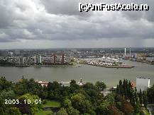 [P03] Imagine din turn spre portul Rotterdam, cel mai mare din lume » foto by Costi
 - 
<span class="allrVoted glyphicon glyphicon-heart hidden" id="av23682"></span>
<a class="m-l-10 hidden" id="sv23682" onclick="voting_Foto_DelVot(,23682,3679)" role="button">șterge vot <span class="glyphicon glyphicon-remove"></span></a>
<a id="v923682" class=" c-red"  onclick="voting_Foto_SetVot(23682)" role="button"><span class="glyphicon glyphicon-heart-empty"></span> <b>LIKE</b> = Votează poza</a> <img class="hidden"  id="f23682W9" src="/imagini/loader.gif" border="0" /><span class="AjErrMes hidden" id="e23682ErM"></span>