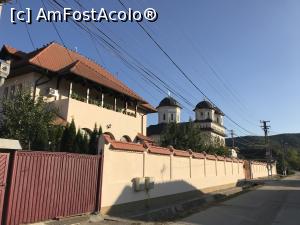 [P10] Schitul de maici Nasterea Maicii Domnului, construit in anul 1939 » foto by bubica*
 - 
<span class="allrVoted glyphicon glyphicon-heart hidden" id="av1125840"></span>
<a class="m-l-10 hidden" id="sv1125840" onclick="voting_Foto_DelVot(,1125840,3690)" role="button">șterge vot <span class="glyphicon glyphicon-remove"></span></a>
<a id="v91125840" class=" c-red"  onclick="voting_Foto_SetVot(1125840)" role="button"><span class="glyphicon glyphicon-heart-empty"></span> <b>LIKE</b> = Votează poza</a> <img class="hidden"  id="f1125840W9" src="/imagini/loader.gif" border="0" /><span class="AjErrMes hidden" id="e1125840ErM"></span>