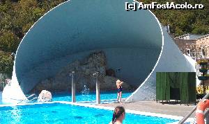 [P18] Intrarea în peșteri dinspre piscinele exterioare de la Complexul balnear Barlangfürdő din Miskolctapolca (Miskolc), Ungaria.  » foto by traian.leuca †
 - 
<span class="allrVoted glyphicon glyphicon-heart hidden" id="av609955"></span>
<a class="m-l-10 hidden" id="sv609955" onclick="voting_Foto_DelVot(,609955,3696)" role="button">șterge vot <span class="glyphicon glyphicon-remove"></span></a>
<a id="v9609955" class=" c-red"  onclick="voting_Foto_SetVot(609955)" role="button"><span class="glyphicon glyphicon-heart-empty"></span> <b>LIKE</b> = Votează poza</a> <img class="hidden"  id="f609955W9" src="/imagini/loader.gif" border="0" /><span class="AjErrMes hidden" id="e609955ErM"></span>