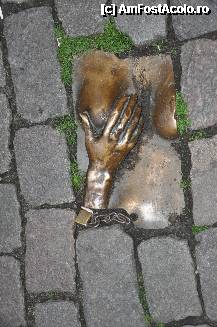 [P12] Poza este facuta in Cartierul Rosu, in fata unei biserici impunatoare ....uitati-va pe asfalt si o sa vedeti imaginea... » foto by mh_iulia
 - 
<span class="allrVoted glyphicon glyphicon-heart hidden" id="av241268"></span>
<a class="m-l-10 hidden" id="sv241268" onclick="voting_Foto_DelVot(,241268,3710)" role="button">șterge vot <span class="glyphicon glyphicon-remove"></span></a>
<a id="v9241268" class=" c-red"  onclick="voting_Foto_SetVot(241268)" role="button"><span class="glyphicon glyphicon-heart-empty"></span> <b>LIKE</b> = Votează poza</a> <img class="hidden"  id="f241268W9" src="/imagini/loader.gif" border="0" /><span class="AjErrMes hidden" id="e241268ErM"></span>