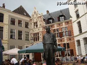[P07] Statuia medicului german Albert Schweitzer, laureat al premiului Nobel si in spate cladirea cu cele 6 virtuti » foto by mireille
 - 
<span class="allrVoted glyphicon glyphicon-heart hidden" id="av514843"></span>
<a class="m-l-10 hidden" id="sv514843" onclick="voting_Foto_DelVot(,514843,3710)" role="button">șterge vot <span class="glyphicon glyphicon-remove"></span></a>
<a id="v9514843" class=" c-red"  onclick="voting_Foto_SetVot(514843)" role="button"><span class="glyphicon glyphicon-heart-empty"></span> <b>LIKE</b> = Votează poza</a> <img class="hidden"  id="f514843W9" src="/imagini/loader.gif" border="0" /><span class="AjErrMes hidden" id="e514843ErM"></span>