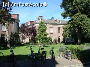 [P05] Het Oude Borhof-complex de clădiri pentru persoane în vârstă, o curte secretă interioară.  » foto by mireille
 - 
<span class="allrVoted glyphicon glyphicon-heart hidden" id="av1049015"></span>
<a class="m-l-10 hidden" id="sv1049015" onclick="voting_Foto_DelVot(,1049015,3710)" role="button">șterge vot <span class="glyphicon glyphicon-remove"></span></a>
<a id="v91049015" class=" c-red"  onclick="voting_Foto_SetVot(1049015)" role="button"><span class="glyphicon glyphicon-heart-empty"></span> <b>LIKE</b> = Votează poza</a> <img class="hidden"  id="f1049015W9" src="/imagini/loader.gif" border="0" /><span class="AjErrMes hidden" id="e1049015ErM"></span>