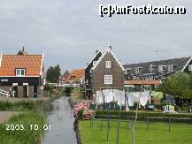 [P32] În Marken, flori şi lebede, alături de rufe întinse la uscat » foto by Costi
 - 
<span class="allrVoted glyphicon glyphicon-heart hidden" id="av24448"></span>
<a class="m-l-10 hidden" id="sv24448" onclick="voting_Foto_DelVot(,24448,3710)" role="button">șterge vot <span class="glyphicon glyphicon-remove"></span></a>
<a id="v924448" class=" c-red"  onclick="voting_Foto_SetVot(24448)" role="button"><span class="glyphicon glyphicon-heart-empty"></span> <b>LIKE</b> = Votează poza</a> <img class="hidden"  id="f24448W9" src="/imagini/loader.gif" border="0" /><span class="AjErrMes hidden" id="e24448ErM"></span>