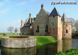 [P20] Medemblik. Castelul Radboud a reintrat in posesia statului olandez in 1889. A servit drept tribunal pana in 1934. A fost restaurat in concordanta cu aspectul sau original intre 1964-65.  » foto by Radu Tudoran
 - 
<span class="allrVoted glyphicon glyphicon-heart hidden" id="av672715"></span>
<a class="m-l-10 hidden" id="sv672715" onclick="voting_Foto_DelVot(,672715,3710)" role="button">șterge vot <span class="glyphicon glyphicon-remove"></span></a>
<a id="v9672715" class=" c-red"  onclick="voting_Foto_SetVot(672715)" role="button"><span class="glyphicon glyphicon-heart-empty"></span> <b>LIKE</b> = Votează poza</a> <img class="hidden"  id="f672715W9" src="/imagini/loader.gif" border="0" /><span class="AjErrMes hidden" id="e672715ErM"></span>