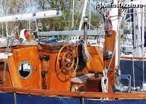 [P05] Hoorn. O astfel de corabioara vazuta mai de aproape. Toate partile din lemn care se vad presupun multe ore de ingrijire, de slefuire, lacuire, pe care marinarul (bietul de el) trebuie sa le faca » foto by Radu Tudoran
 - 
<span class="allrVoted glyphicon glyphicon-heart hidden" id="av672698"></span>
<a class="m-l-10 hidden" id="sv672698" onclick="voting_Foto_DelVot(,672698,3710)" role="button">șterge vot <span class="glyphicon glyphicon-remove"></span></a>
<a id="v9672698" class=" c-red"  onclick="voting_Foto_SetVot(672698)" role="button"><span class="glyphicon glyphicon-heart-empty"></span> <b>LIKE</b> = Votează poza</a> <img class="hidden"  id="f672698W9" src="/imagini/loader.gif" border="0" /><span class="AjErrMes hidden" id="e672698ErM"></span>