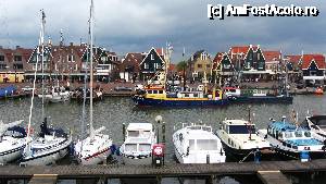 [P19] Volendam. Portul, altadata plin de barci ale pescarilor, este ocupat astazi de barci de agrement si vaporase pentru croaziere de cateva ore, in special spre Marken » foto by Radu Tudoran
 - 
<span class="allrVoted glyphicon glyphicon-heart hidden" id="av693581"></span>
<a class="m-l-10 hidden" id="sv693581" onclick="voting_Foto_DelVot(,693581,3710)" role="button">șterge vot <span class="glyphicon glyphicon-remove"></span></a>
<a id="v9693581" class=" c-red"  onclick="voting_Foto_SetVot(693581)" role="button"><span class="glyphicon glyphicon-heart-empty"></span> <b>LIKE</b> = Votează poza</a> <img class="hidden"  id="f693581W9" src="/imagini/loader.gif" border="0" /><span class="AjErrMes hidden" id="e693581ErM"></span>