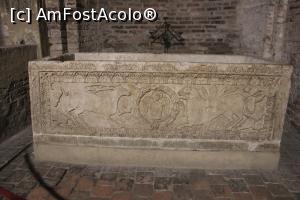 [P44] Bologna, Basilica Santuario Santo Stefano, Basilica dei SS. Vitale e Agricola, în dreapta altarului Sarcofago S. Agricola, sec. 8 - 9 » foto by mprofeanu
 - 
<span class="allrVoted glyphicon glyphicon-heart hidden" id="av1351965"></span>
<a class="m-l-10 hidden" id="sv1351965" onclick="voting_Foto_DelVot(,1351965,3721)" role="button">șterge vot <span class="glyphicon glyphicon-remove"></span></a>
<a id="v91351965" class=" c-red"  onclick="voting_Foto_SetVot(1351965)" role="button"><span class="glyphicon glyphicon-heart-empty"></span> <b>LIKE</b> = Votează poza</a> <img class="hidden"  id="f1351965W9" src="/imagini/loader.gif" border="0" /><span class="AjErrMes hidden" id="e1351965ErM"></span>
