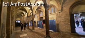[P48] Bologna, Basilica Santuario Santo Stefano, Chiesa del Martyrium, în stânga sunt mai multe altare, în dreapta se vede intrarea din Cortile di Pilato » foto by mprofeanu
 - 
<span class="allrVoted glyphicon glyphicon-heart hidden" id="av1351969"></span>
<a class="m-l-10 hidden" id="sv1351969" onclick="voting_Foto_DelVot(,1351969,3721)" role="button">șterge vot <span class="glyphicon glyphicon-remove"></span></a>
<a id="v91351969" class=" c-red"  onclick="voting_Foto_SetVot(1351969)" role="button"><span class="glyphicon glyphicon-heart-empty"></span> <b>LIKE</b> = Votează poza</a> <img class="hidden"  id="f1351969W9" src="/imagini/loader.gif" border="0" /><span class="AjErrMes hidden" id="e1351969ErM"></span>