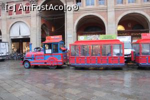 [P19] Bologna, Piazza Maggiore, Trenulețul electric San Luca Express cel roșu ce merge la Santuario di San Luca, 12 euro până acolo... » foto by mprofeanu
 - 
<span class="allrVoted glyphicon glyphicon-heart hidden" id="av1352891"></span>
<a class="m-l-10 hidden" id="sv1352891" onclick="voting_Foto_DelVot(,1352891,3721)" role="button">șterge vot <span class="glyphicon glyphicon-remove"></span></a>
<a id="v91352891" class=" c-red"  onclick="voting_Foto_SetVot(1352891)" role="button"><span class="glyphicon glyphicon-heart-empty"></span> <b>LIKE</b> = Votează poza</a> <img class="hidden"  id="f1352891W9" src="/imagini/loader.gif" border="0" /><span class="AjErrMes hidden" id="e1352891ErM"></span>