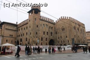 [P26] Bologna, Palazzo Re Enzo și Via Rizzoli ce devine pietonală sâmbăta și duminica, aici într-o zi de sâmbătă... » foto by mprofeanu
 - 
<span class="allrVoted glyphicon glyphicon-heart hidden" id="av1352898"></span>
<a class="m-l-10 hidden" id="sv1352898" onclick="voting_Foto_DelVot(,1352898,3721)" role="button">șterge vot <span class="glyphicon glyphicon-remove"></span></a>
<a id="v91352898" class=" c-red"  onclick="voting_Foto_SetVot(1352898)" role="button"><span class="glyphicon glyphicon-heart-empty"></span> <b>LIKE</b> = Votează poza</a> <img class="hidden"  id="f1352898W9" src="/imagini/loader.gif" border="0" /><span class="AjErrMes hidden" id="e1352898ErM"></span>