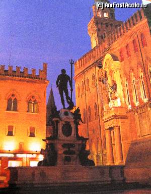 [P10] Fontana del Nettuno noaptea. Foto este scanare de pe o vedere.  » foto by gettutza
 - 
<span class="allrVoted glyphicon glyphicon-heart hidden" id="av394255"></span>
<a class="m-l-10 hidden" id="sv394255" onclick="voting_Foto_DelVot(,394255,3721)" role="button">șterge vot <span class="glyphicon glyphicon-remove"></span></a>
<a id="v9394255" class=" c-red"  onclick="voting_Foto_SetVot(394255)" role="button"><span class="glyphicon glyphicon-heart-empty"></span> <b>LIKE</b> = Votează poza</a> <img class="hidden"  id="f394255W9" src="/imagini/loader.gif" border="0" /><span class="AjErrMes hidden" id="e394255ErM"></span>