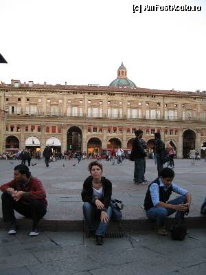 [P05] Palazzo del Podesta, una din frumoasele clădiri din Piazza Maggiore.  » foto by gettutza
 - 
<span class="allrVoted glyphicon glyphicon-heart hidden" id="av394250"></span>
<a class="m-l-10 hidden" id="sv394250" onclick="voting_Foto_DelVot(,394250,3721)" role="button">șterge vot <span class="glyphicon glyphicon-remove"></span></a>
<a id="v9394250" class=" c-red"  onclick="voting_Foto_SetVot(394250)" role="button"><span class="glyphicon glyphicon-heart-empty"></span> <b>LIKE</b> = Votează poza</a> <img class="hidden"  id="f394250W9" src="/imagini/loader.gif" border="0" /><span class="AjErrMes hidden" id="e394250ErM"></span>