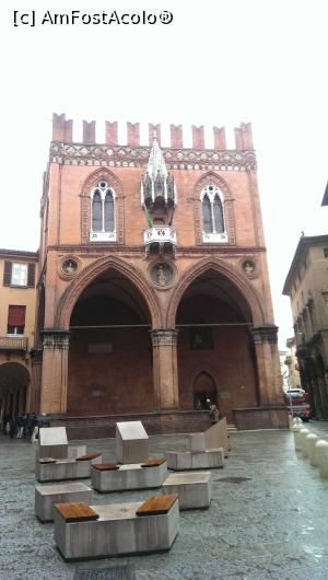 [P29] ziua ploioasa, Palazzo della Mercanzia » foto by Artana
 - 
<span class="allrVoted glyphicon glyphicon-heart hidden" id="av721292"></span>
<a class="m-l-10 hidden" id="sv721292" onclick="voting_Foto_DelVot(,721292,3721)" role="button">șterge vot <span class="glyphicon glyphicon-remove"></span></a>
<a id="v9721292" class=" c-red"  onclick="voting_Foto_SetVot(721292)" role="button"><span class="glyphicon glyphicon-heart-empty"></span> <b>LIKE</b> = Votează poza</a> <img class="hidden"  id="f721292W9" src="/imagini/loader.gif" border="0" /><span class="AjErrMes hidden" id="e721292ErM"></span>