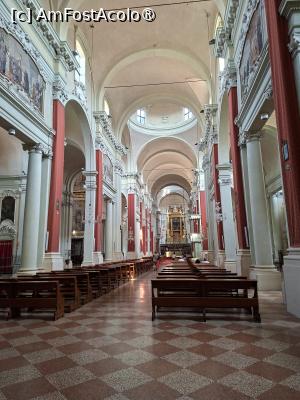 [P34] Sanctuarul Madonnei di San Luca » foto by Carmen Ion
 - 
<span class="allrVoted glyphicon glyphicon-heart hidden" id="av1536916"></span>
<a class="m-l-10 hidden" id="sv1536916" onclick="voting_Foto_DelVot(,1536916,3721)" role="button">șterge vot <span class="glyphicon glyphicon-remove"></span></a>
<a id="v91536916" class=" c-red"  onclick="voting_Foto_SetVot(1536916)" role="button"><span class="glyphicon glyphicon-heart-empty"></span> <b>LIKE</b> = Votează poza</a> <img class="hidden"  id="f1536916W9" src="/imagini/loader.gif" border="0" /><span class="AjErrMes hidden" id="e1536916ErM"></span>