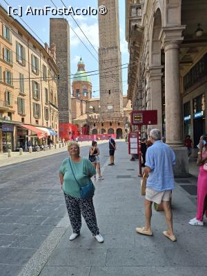 [P05] Pe Via Rizzoli, cu turnurile înclinate în fundal » foto by Carmen Ion
 - 
<span class="allrVoted glyphicon glyphicon-heart hidden" id="av1538625"></span>
<a class="m-l-10 hidden" id="sv1538625" onclick="voting_Foto_DelVot(,1538625,3721)" role="button">șterge vot <span class="glyphicon glyphicon-remove"></span></a>
<a id="v91538625" class=" c-red"  onclick="voting_Foto_SetVot(1538625)" role="button"><span class="glyphicon glyphicon-heart-empty"></span> <b>LIKE</b> = Votează poza</a> <img class="hidden"  id="f1538625W9" src="/imagini/loader.gif" border="0" /><span class="AjErrMes hidden" id="e1538625ErM"></span>