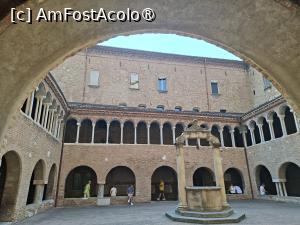 [P50] Basilica Santo Stefano - claustrul » foto by Carmen Ion
 - 
<span class="allrVoted glyphicon glyphicon-heart hidden" id="av1538670"></span>
<a class="m-l-10 hidden" id="sv1538670" onclick="voting_Foto_DelVot(,1538670,3721)" role="button">șterge vot <span class="glyphicon glyphicon-remove"></span></a>
<a id="v91538670" class=" c-red"  onclick="voting_Foto_SetVot(1538670)" role="button"><span class="glyphicon glyphicon-heart-empty"></span> <b>LIKE</b> = Votează poza</a> <img class="hidden"  id="f1538670W9" src="/imagini/loader.gif" border="0" /><span class="AjErrMes hidden" id="e1538670ErM"></span>