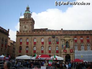 [P16] Palazzo del Podesta, din secolul al XIII-lea, fost palat al guvernatorului si magnifica biserica San Petronio » foto by Alesana29
 - 
<span class="allrVoted glyphicon glyphicon-heart hidden" id="av511853"></span>
<a class="m-l-10 hidden" id="sv511853" onclick="voting_Foto_DelVot(,511853,3721)" role="button">șterge vot <span class="glyphicon glyphicon-remove"></span></a>
<a id="v9511853" class=" c-red"  onclick="voting_Foto_SetVot(511853)" role="button"><span class="glyphicon glyphicon-heart-empty"></span> <b>LIKE</b> = Votează poza</a> <img class="hidden"  id="f511853W9" src="/imagini/loader.gif" border="0" /><span class="AjErrMes hidden" id="e511853ErM"></span>