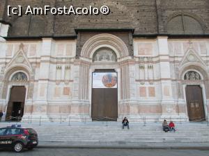 [P01] P 01. Cele 3 portaluri ale basilicii San Petronio. Portalul lui della Quercia este cel din mijloc.  » foto by abutzu
 - 
<span class="allrVoted glyphicon glyphicon-heart hidden" id="av836830"></span>
<a class="m-l-10 hidden" id="sv836830" onclick="voting_Foto_DelVot(,836830,3721)" role="button">șterge vot <span class="glyphicon glyphicon-remove"></span></a>
<a id="v9836830" class=" c-red"  onclick="voting_Foto_SetVot(836830)" role="button"><span class="glyphicon glyphicon-heart-empty"></span> <b>LIKE</b> = Votează poza</a> <img class="hidden"  id="f836830W9" src="/imagini/loader.gif" border="0" /><span class="AjErrMes hidden" id="e836830ErM"></span>