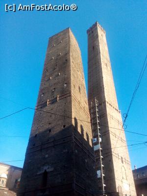 [P13] Torre Asinelli si Torre Garisenda.  » foto by ovidiuyepi
 - 
<span class="allrVoted glyphicon glyphicon-heart hidden" id="av919685"></span>
<a class="m-l-10 hidden" id="sv919685" onclick="voting_Foto_DelVot(,919685,3721)" role="button">șterge vot <span class="glyphicon glyphicon-remove"></span></a>
<a id="v9919685" class=" c-red"  onclick="voting_Foto_SetVot(919685)" role="button"><span class="glyphicon glyphicon-heart-empty"></span> <b>LIKE</b> = Votează poza</a> <img class="hidden"  id="f919685W9" src="/imagini/loader.gif" border="0" /><span class="AjErrMes hidden" id="e919685ErM"></span>