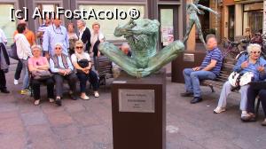 [P23] Scuar, turisti care se odihnesc si arta contemporana.  » foto by ovidiuyepi
 - 
<span class="allrVoted glyphicon glyphicon-heart hidden" id="av919695"></span>
<a class="m-l-10 hidden" id="sv919695" onclick="voting_Foto_DelVot(,919695,3721)" role="button">șterge vot <span class="glyphicon glyphicon-remove"></span></a>
<a id="v9919695" class=" c-red"  onclick="voting_Foto_SetVot(919695)" role="button"><span class="glyphicon glyphicon-heart-empty"></span> <b>LIKE</b> = Votează poza</a> <img class="hidden"  id="f919695W9" src="/imagini/loader.gif" border="0" /><span class="AjErrMes hidden" id="e919695ErM"></span>
