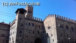 [P26] Palazzo di Re Enzo » foto by Rofri
 - 
<span class="allrVoted glyphicon glyphicon-heart hidden" id="av850183"></span>
<a class="m-l-10 hidden" id="sv850183" onclick="voting_Foto_DelVot(,850183,3721)" role="button">șterge vot <span class="glyphicon glyphicon-remove"></span></a>
<a id="v9850183" class=" c-red"  onclick="voting_Foto_SetVot(850183)" role="button"><span class="glyphicon glyphicon-heart-empty"></span> <b>LIKE</b> = Votează poza</a> <img class="hidden"  id="f850183W9" src="/imagini/loader.gif" border="0" /><span class="AjErrMes hidden" id="e850183ErM"></span>