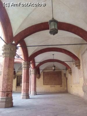 [P10] Coloane-Bologna » foto by ManuelaManu
 - 
<span class="allrVoted glyphicon glyphicon-heart hidden" id="av878894"></span>
<a class="m-l-10 hidden" id="sv878894" onclick="voting_Foto_DelVot(,878894,3721)" role="button">șterge vot <span class="glyphicon glyphicon-remove"></span></a>
<a id="v9878894" class=" c-red"  onclick="voting_Foto_SetVot(878894)" role="button"><span class="glyphicon glyphicon-heart-empty"></span> <b>LIKE</b> = Votează poza</a> <img class="hidden"  id="f878894W9" src="/imagini/loader.gif" border="0" /><span class="AjErrMes hidden" id="e878894ErM"></span>