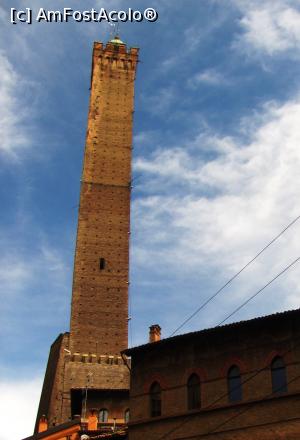 [P25] Torre degli Asinelli » foto by Radu Tudoran
 - 
<span class="allrVoted glyphicon glyphicon-heart hidden" id="av747076"></span>
<a class="m-l-10 hidden" id="sv747076" onclick="voting_Foto_DelVot(,747076,3721)" role="button">șterge vot <span class="glyphicon glyphicon-remove"></span></a>
<a id="v9747076" class=" c-red"  onclick="voting_Foto_SetVot(747076)" role="button"><span class="glyphicon glyphicon-heart-empty"></span> <b>LIKE</b> = Votează poza</a> <img class="hidden"  id="f747076W9" src="/imagini/loader.gif" border="0" /><span class="AjErrMes hidden" id="e747076ErM"></span>