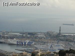 [P16] Vase în portul Genova (nu cel antic); în dreapta se vede farul - 'la lanterna di Genova' » foto by RoxanaGRS
 - 
<span class="allrVoted glyphicon glyphicon-heart hidden" id="av890479"></span>
<a class="m-l-10 hidden" id="sv890479" onclick="voting_Foto_DelVot(,890479,3723)" role="button">șterge vot <span class="glyphicon glyphicon-remove"></span></a>
<a id="v9890479" class=" c-red"  onclick="voting_Foto_SetVot(890479)" role="button"><span class="glyphicon glyphicon-heart-empty"></span> <b>LIKE</b> = Votează poza</a> <img class="hidden"  id="f890479W9" src="/imagini/loader.gif" border="0" /><span class="AjErrMes hidden" id="e890479ErM"></span>