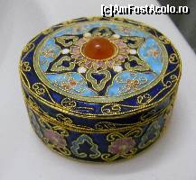 [P09] Cutia de bijuterii din cloisonne, de care v-am spus » foto by MCM
 - 
<span class="allrVoted glyphicon glyphicon-heart hidden" id="av303426"></span>
<a class="m-l-10 hidden" id="sv303426" onclick="voting_Foto_DelVot(,303426,3730)" role="button">șterge vot <span class="glyphicon glyphicon-remove"></span></a>
<a id="v9303426" class=" c-red"  onclick="voting_Foto_SetVot(303426)" role="button"><span class="glyphicon glyphicon-heart-empty"></span> <b>LIKE</b> = Votează poza</a> <img class="hidden"  id="f303426W9" src="/imagini/loader.gif" border="0" /><span class="AjErrMes hidden" id="e303426ErM"></span>