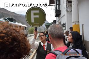 [P23] Trenul de Machu Picchu soseste in statie la linia unu. Calatorii de la vagoul F sa se alinieze langa tanti cu ochelari.  » foto by Pușcașu Marin
 - 
<span class="allrVoted glyphicon glyphicon-heart hidden" id="av922718"></span>
<a class="m-l-10 hidden" id="sv922718" onclick="voting_Foto_DelVot(,922718,3739)" role="button">șterge vot <span class="glyphicon glyphicon-remove"></span></a>
<a id="v9922718" class=" c-red"  onclick="voting_Foto_SetVot(922718)" role="button"><span class="glyphicon glyphicon-heart-empty"></span> <b>LIKE</b> = Votează poza</a> <img class="hidden"  id="f922718W9" src="/imagini/loader.gif" border="0" /><span class="AjErrMes hidden" id="e922718ErM"></span>