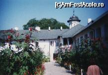 [P17] manastirea Cozia - intrarea la muzeu » foto by danoradea
 - 
<span class="allrVoted glyphicon glyphicon-heart hidden" id="av26493"></span>
<a class="m-l-10 hidden" id="sv26493" onclick="voting_Foto_DelVot(,26493,3746)" role="button">șterge vot <span class="glyphicon glyphicon-remove"></span></a>
<a id="v926493" class=" c-red"  onclick="voting_Foto_SetVot(26493)" role="button"><span class="glyphicon glyphicon-heart-empty"></span> <b>LIKE</b> = Votează poza</a> <img class="hidden"  id="f26493W9" src="/imagini/loader.gif" border="0" /><span class="AjErrMes hidden" id="e26493ErM"></span>