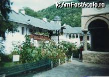 [P19] manastirea Cozia - in stanga sub balcon se coboarala Olt » foto by danoradea
 - 
<span class="allrVoted glyphicon glyphicon-heart hidden" id="av26495"></span>
<a class="m-l-10 hidden" id="sv26495" onclick="voting_Foto_DelVot(,26495,3746)" role="button">șterge vot <span class="glyphicon glyphicon-remove"></span></a>
<a id="v926495" class=" c-red"  onclick="voting_Foto_SetVot(26495)" role="button"><span class="glyphicon glyphicon-heart-empty"></span> <b>LIKE</b> = Votează poza</a> <img class="hidden"  id="f26495W9" src="/imagini/loader.gif" border="0" /><span class="AjErrMes hidden" id="e26495ErM"></span>