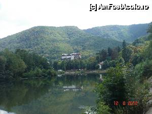 [P01] Frumosul peisaj de la Caciulata!!! Valea Oltului si in departare hotelul Traian.  » foto by V. Gabriela
 - 
<span class="allrVoted glyphicon glyphicon-heart hidden" id="av389852"></span>
<a class="m-l-10 hidden" id="sv389852" onclick="voting_Foto_DelVot(,389852,3746)" role="button">șterge vot <span class="glyphicon glyphicon-remove"></span></a>
<a id="v9389852" class=" c-red"  onclick="voting_Foto_SetVot(389852)" role="button"><span class="glyphicon glyphicon-heart-empty"></span> <b>LIKE</b> = Votează poza</a> <img class="hidden"  id="f389852W9" src="/imagini/loader.gif" border="0" /><span class="AjErrMes hidden" id="e389852ErM"></span>