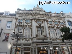 [P03] cladire centrala a bd. Meir - arhitectura deosebita cu stucatura si detalii aurite » foto by amero
 - 
<span class="allrVoted glyphicon glyphicon-heart hidden" id="av501038"></span>
<a class="m-l-10 hidden" id="sv501038" onclick="voting_Foto_DelVot(,501038,3747)" role="button">șterge vot <span class="glyphicon glyphicon-remove"></span></a>
<a id="v9501038" class=" c-red"  onclick="voting_Foto_SetVot(501038)" role="button"><span class="glyphicon glyphicon-heart-empty"></span> <b>LIKE</b> = Votează poza</a> <img class="hidden"  id="f501038W9" src="/imagini/loader.gif" border="0" /><span class="AjErrMes hidden" id="e501038ErM"></span>