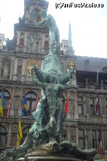 [P08] Detaliu cu statuia lui Silvio Brabo din Piata Mare din Anvers » foto by ileanaxperta*
 - 
<span class="allrVoted glyphicon glyphicon-heart hidden" id="av167022"></span>
<a class="m-l-10 hidden" id="sv167022" onclick="voting_Foto_DelVot(,167022,3747)" role="button">șterge vot <span class="glyphicon glyphicon-remove"></span></a>
<a id="v9167022" class=" c-red"  onclick="voting_Foto_SetVot(167022)" role="button"><span class="glyphicon glyphicon-heart-empty"></span> <b>LIKE</b> = Votează poza</a> <img class="hidden"  id="f167022W9" src="/imagini/loader.gif" border="0" /><span class="AjErrMes hidden" id="e167022ErM"></span>