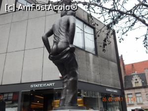 [P13] Aceasta statuie atragea atentia si trecatorii isi faceau poze. Nu am reusit sa identific cui apartine...  » foto by cristina47*
 - 
<span class="allrVoted glyphicon glyphicon-heart hidden" id="av835306"></span>
<a class="m-l-10 hidden" id="sv835306" onclick="voting_Foto_DelVot(,835306,3747)" role="button">șterge vot <span class="glyphicon glyphicon-remove"></span></a>
<a id="v9835306" class=" c-red"  onclick="voting_Foto_SetVot(835306)" role="button"><span class="glyphicon glyphicon-heart-empty"></span> <b>LIKE</b> = Votează poza</a> <img class="hidden"  id="f835306W9" src="/imagini/loader.gif" border="0" /><span class="AjErrMes hidden" id="e835306ErM"></span>