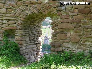 [P36] Prin deschiderile boltite din zidurile Cetatii Taranesti, se vad casele si biserica fortificata cu Turnul cu Ceas, din Saschiz » foto by RoF*
 - 
<span class="allrVoted glyphicon glyphicon-heart hidden" id="av517426"></span>
<a class="m-l-10 hidden" id="sv517426" onclick="voting_Foto_DelVot(,517426,3750)" role="button">șterge vot <span class="glyphicon glyphicon-remove"></span></a>
<a id="v9517426" class=" c-red"  onclick="voting_Foto_SetVot(517426)" role="button"><span class="glyphicon glyphicon-heart-empty"></span> <b>LIKE</b> = Votează poza</a> <img class="hidden"  id="f517426W9" src="/imagini/loader.gif" border="0" /><span class="AjErrMes hidden" id="e517426ErM"></span>