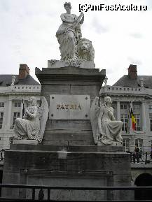 [P08] Monumentul din Paţa Martirilor reprezintă Patria, înscriind pe o placă numele fiilor săi, având la picioare un leu, simbolul puterii şi fiind păzită, în cele patru colţuri, de îngeri » foto by Costi
 - 
<span class="allrVoted glyphicon glyphicon-heart hidden" id="av25189"></span>
<a class="m-l-10 hidden" id="sv25189" onclick="voting_Foto_DelVot(,25189,3768)" role="button">șterge vot <span class="glyphicon glyphicon-remove"></span></a>
<a id="v925189" class=" c-red"  onclick="voting_Foto_SetVot(25189)" role="button"><span class="glyphicon glyphicon-heart-empty"></span> <b>LIKE</b> = Votează poza</a> <img class="hidden"  id="f25189W9" src="/imagini/loader.gif" border="0" /><span class="AjErrMes hidden" id="e25189ErM"></span>