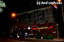 [P3x] Hotel Ambassador - poza din 2006, fatada era in renovare. » foto by alexandruduma
 - 
<span class="allrVoted glyphicon glyphicon-heart hidden" id="av25632"></span>
<a class="m-l-10 hidden" id="sv25632" onclick="voting_Foto_DelVot(,25632,3772)" role="button">șterge vot <span class="glyphicon glyphicon-remove"></span></a>
<a id="v925632" class=" c-red"  onclick="voting_Foto_SetVot(25632)" role="button"><span class="glyphicon glyphicon-heart-empty"></span> <b>LIKE</b> = Votează poza</a> <img class="hidden"  id="f25632W9" src="/imagini/loader.gif" border="0" /><span class="AjErrMes hidden" id="e25632ErM"></span>