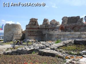 [P01] Nessebar - orașul vechi. Rămășițe ale zidurilor în apropiere de intrare.  » foto by iulianic
 - 
<span class="allrVoted glyphicon glyphicon-heart hidden" id="av974443"></span>
<a class="m-l-10 hidden" id="sv974443" onclick="voting_Foto_DelVot(,974443,3774)" role="button">șterge vot <span class="glyphicon glyphicon-remove"></span></a>
<a id="v9974443" class=" c-red"  onclick="voting_Foto_SetVot(974443)" role="button"><span class="glyphicon glyphicon-heart-empty"></span> <b>LIKE</b> = Votează poza</a> <img class="hidden"  id="f974443W9" src="/imagini/loader.gif" border="0" /><span class="AjErrMes hidden" id="e974443ErM"></span>