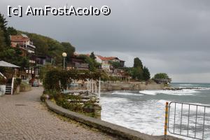 [P89] Nesebar, Orașul Vechi, Pe Faleza Estică, noi și marea, singuri pe acolo... » foto by mprofeanu
 - 
<span class="allrVoted glyphicon glyphicon-heart hidden" id="av1220423"></span>
<a class="m-l-10 hidden" id="sv1220423" onclick="voting_Foto_DelVot(,1220423,3774)" role="button">șterge vot <span class="glyphicon glyphicon-remove"></span></a>
<a id="v91220423" class=" c-red"  onclick="voting_Foto_SetVot(1220423)" role="button"><span class="glyphicon glyphicon-heart-empty"></span> <b>LIKE</b> = Votează poza</a> <img class="hidden"  id="f1220423W9" src="/imagini/loader.gif" border="0" /><span class="AjErrMes hidden" id="e1220423ErM"></span>