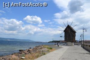 [P03] Moara de vânt-simbol la intrarea in Nessebar » foto by AZE
 - 
<span class="allrVoted glyphicon glyphicon-heart hidden" id="av722129"></span>
<a class="m-l-10 hidden" id="sv722129" onclick="voting_Foto_DelVot(,722129,3774)" role="button">șterge vot <span class="glyphicon glyphicon-remove"></span></a>
<a id="v9722129" class=" c-red"  onclick="voting_Foto_SetVot(722129)" role="button"><span class="glyphicon glyphicon-heart-empty"></span> <b>LIKE</b> = Votează poza</a> <img class="hidden"  id="f722129W9" src="/imagini/loader.gif" border="0" /><span class="AjErrMes hidden" id="e722129ErM"></span>