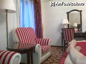 [P01] Camera de la Hotel Hilton Sibiu, confortabila dar greoaie ca sufrageria unei matusi in varsta :)  » foto by nadiaandreea
 - 
<span class="allrVoted glyphicon glyphicon-heart hidden" id="av450960"></span>
<a class="m-l-10 hidden" id="sv450960" onclick="voting_Foto_DelVot(,450960,3775)" role="button">șterge vot <span class="glyphicon glyphicon-remove"></span></a>
<a id="v9450960" class=" c-red"  onclick="voting_Foto_SetVot(450960)" role="button"><span class="glyphicon glyphicon-heart-empty"></span> <b>LIKE</b> = Votează poza</a> <img class="hidden"  id="f450960W9" src="/imagini/loader.gif" border="0" /><span class="AjErrMes hidden" id="e450960ErM"></span>