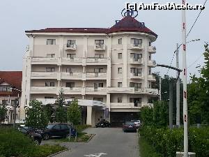 [P25] Hotelul filmat din strada » foto by Dan&Ema
 - 
<span class="allrVoted glyphicon glyphicon-heart hidden" id="av518026"></span>
<a class="m-l-10 hidden" id="sv518026" onclick="voting_Foto_DelVot(,518026,3775)" role="button">șterge vot <span class="glyphicon glyphicon-remove"></span></a>
<a id="v9518026" class=" c-red"  onclick="voting_Foto_SetVot(518026)" role="button"><span class="glyphicon glyphicon-heart-empty"></span> <b>LIKE</b> = Votează poza</a> <img class="hidden"  id="f518026W9" src="/imagini/loader.gif" border="0" /><span class="AjErrMes hidden" id="e518026ErM"></span>