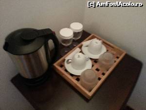 [P05] in coltul dormitorului cafetiera cu accesoriile necesare » foto by Dan&Ema
 - 
<span class="allrVoted glyphicon glyphicon-heart hidden" id="av517996"></span>
<a class="m-l-10 hidden" id="sv517996" onclick="voting_Foto_DelVot(,517996,3775)" role="button">șterge vot <span class="glyphicon glyphicon-remove"></span></a>
<a id="v9517996" class=" c-red"  onclick="voting_Foto_SetVot(517996)" role="button"><span class="glyphicon glyphicon-heart-empty"></span> <b>LIKE</b> = Votează poza</a> <img class="hidden"  id="f517996W9" src="/imagini/loader.gif" border="0" /><span class="AjErrMes hidden" id="e517996ErM"></span>